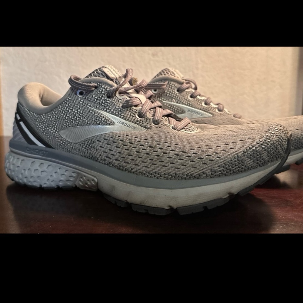 Womens brooks size 9